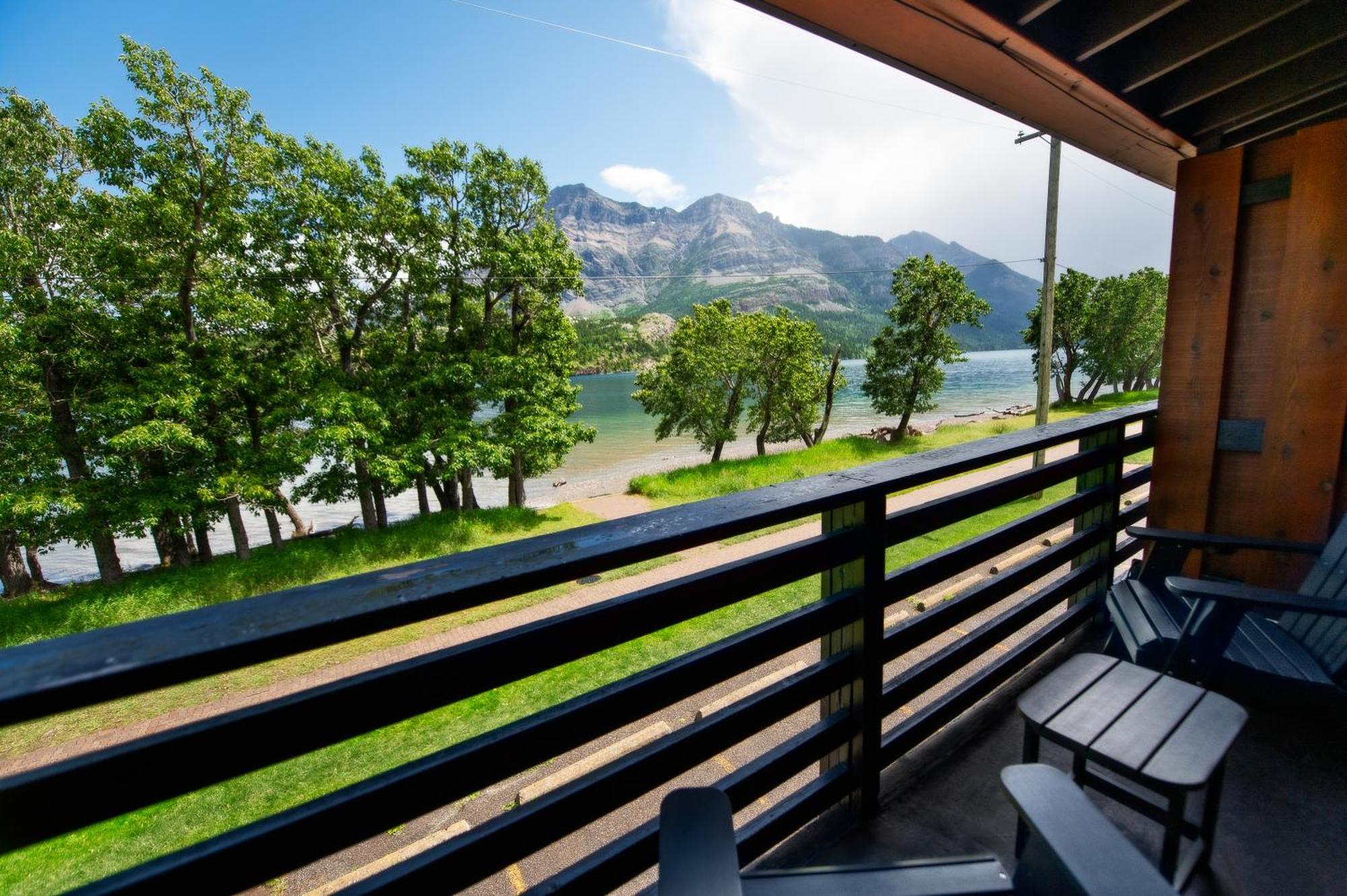 Bayshore Inn & Spa Waterton Exterior foto